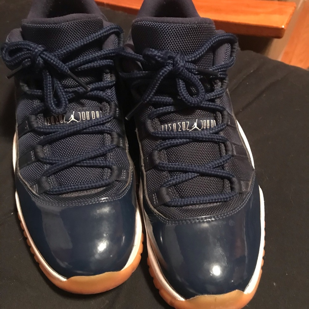 Jordan 11 navy gum